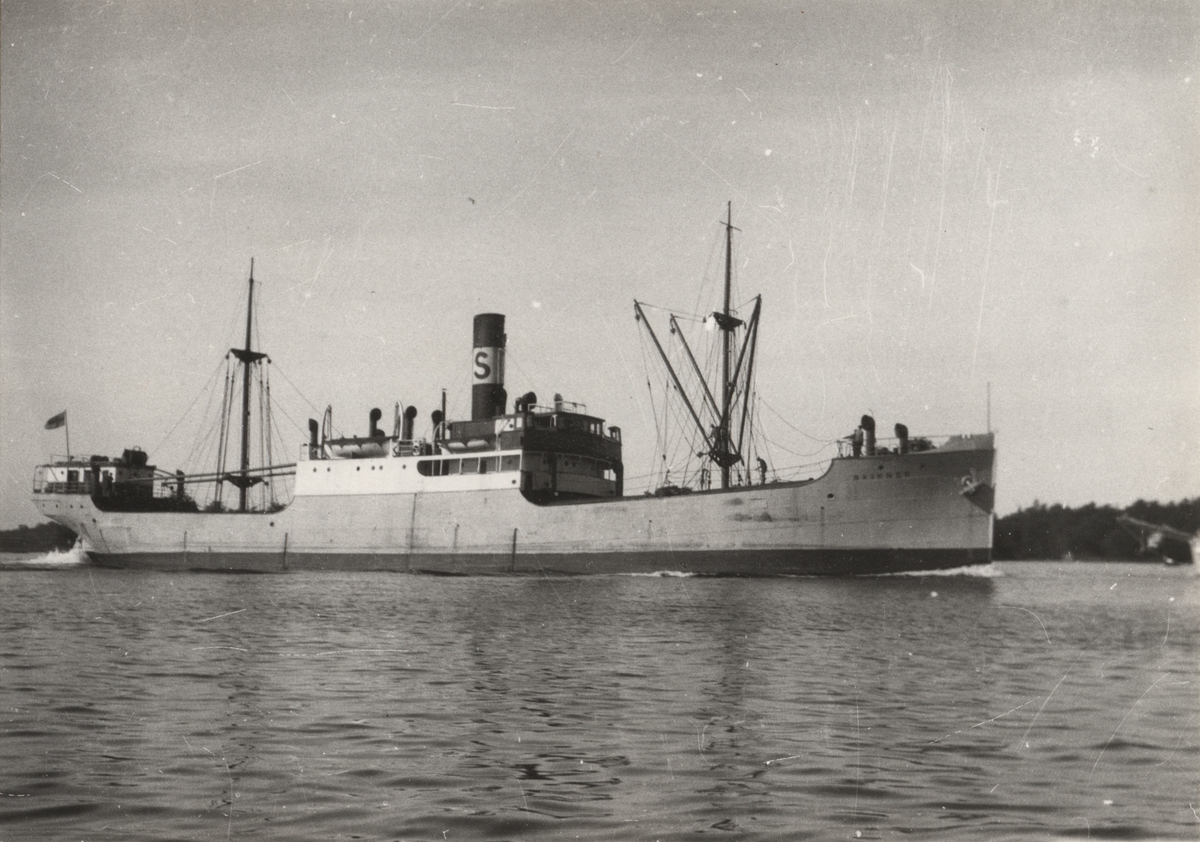 Lastångfartyget SKIRNER. Foto taget i Tenösund den 2.9.1928.