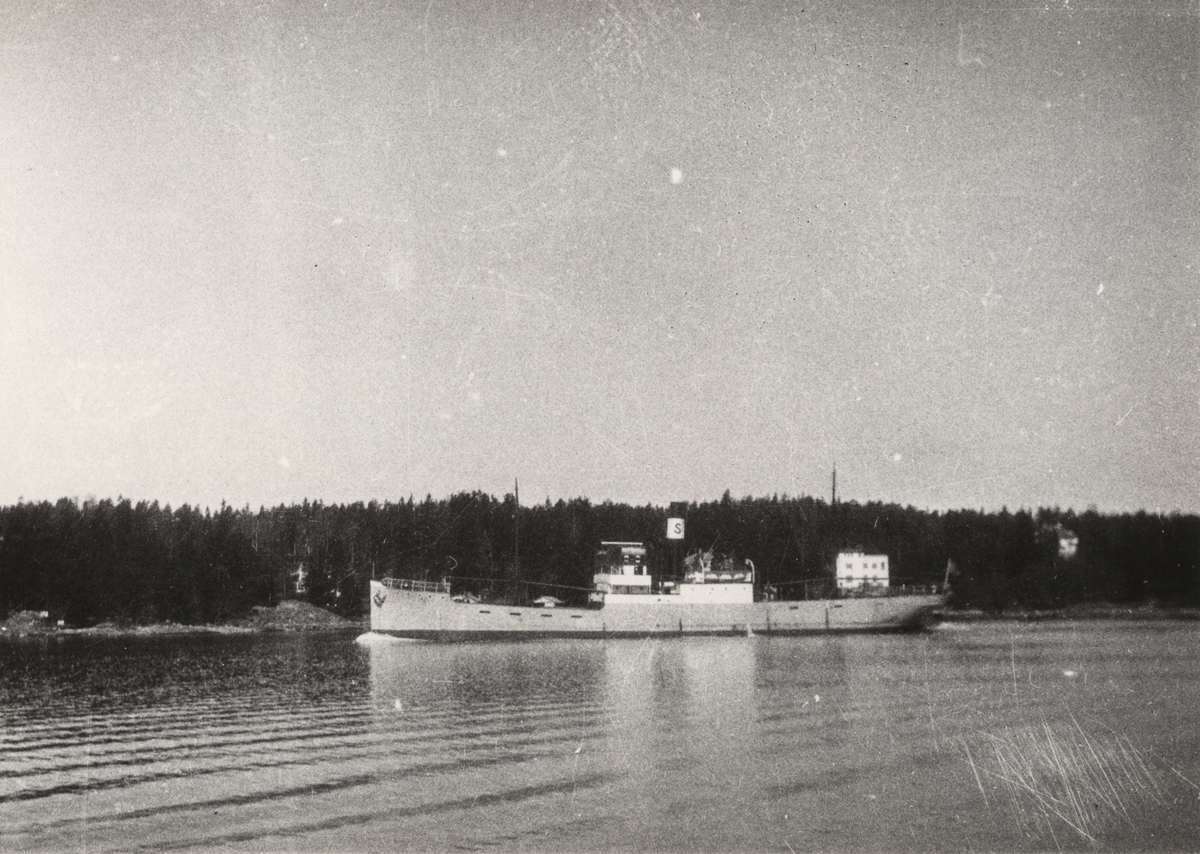 Lastångfartyget SIF. Foto taget den 27.4.1930.