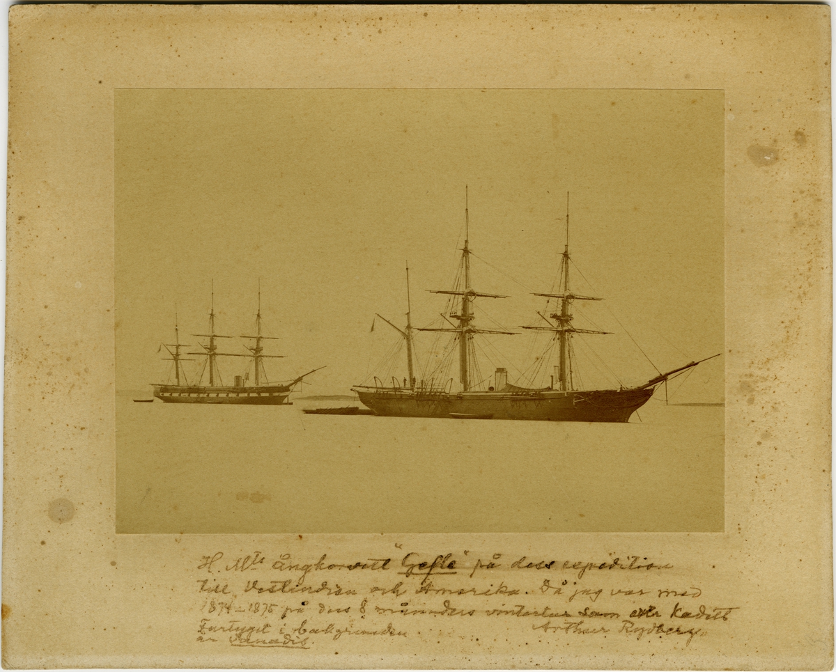 "H. Mts ångkorvett 'Gefle' på dess expedition till Vestindien och Amerika. Då jag var med 1874-1875 på dess 8 månaders vintertur som extra kadett. Fartyget i bakgrunden är Vanadis. ~Arthur Rydberg"