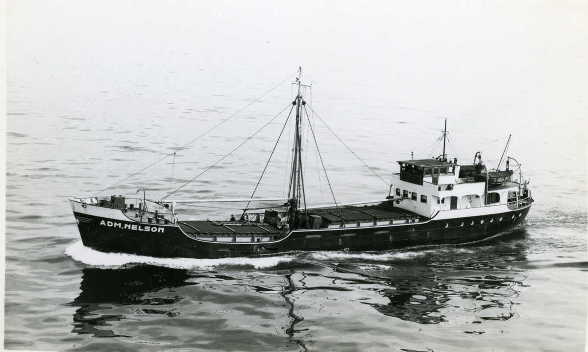Ägare:/1949-5 /: G. de Ruiter. Hemort: Scheveningen.