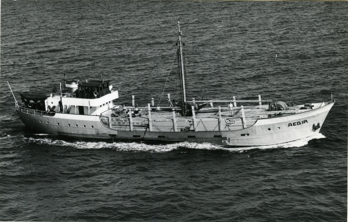 Ägare:/1939-52/: Roelof de Winter. Hemort: Groningen.