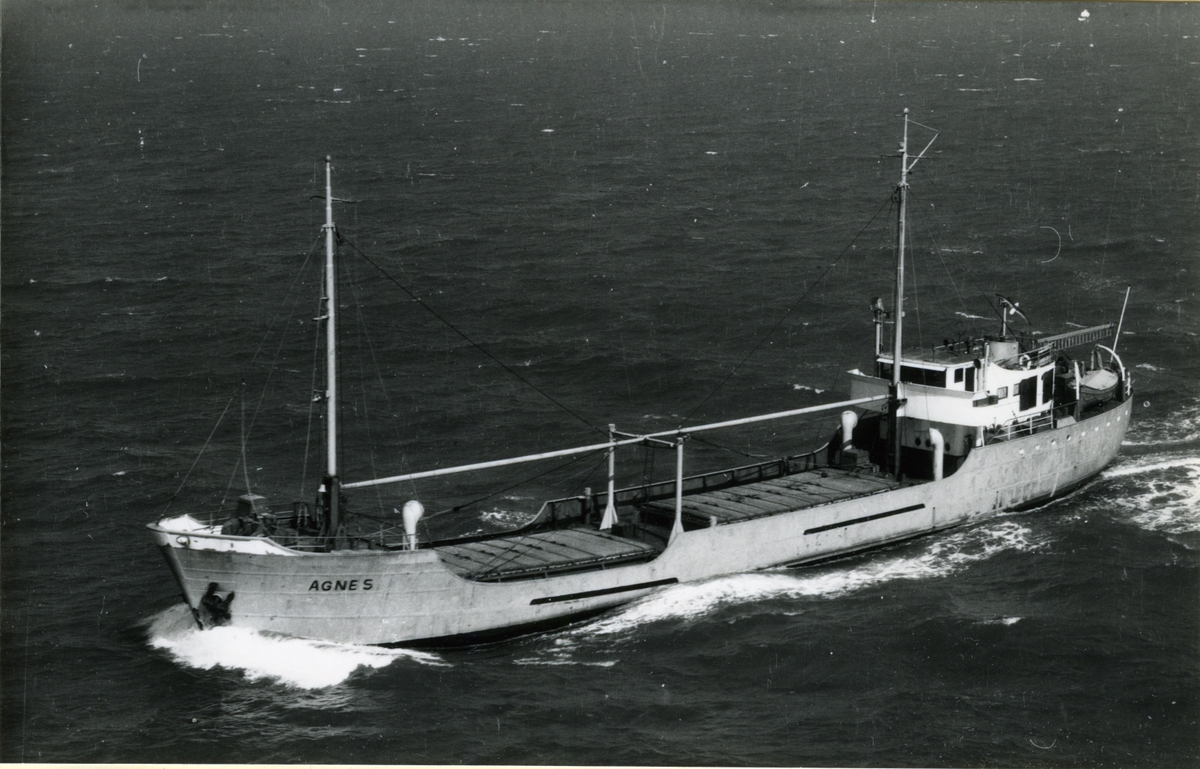 Ägare:/1962-73/: L.J. Kas & W. Verwoerd. Hemort: Delfzijl.