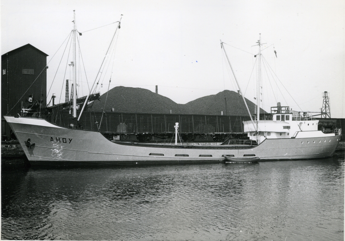 Ägare:/1953-77/: A. Brouwer & F. Galenkamp. Hemort: Kampen.