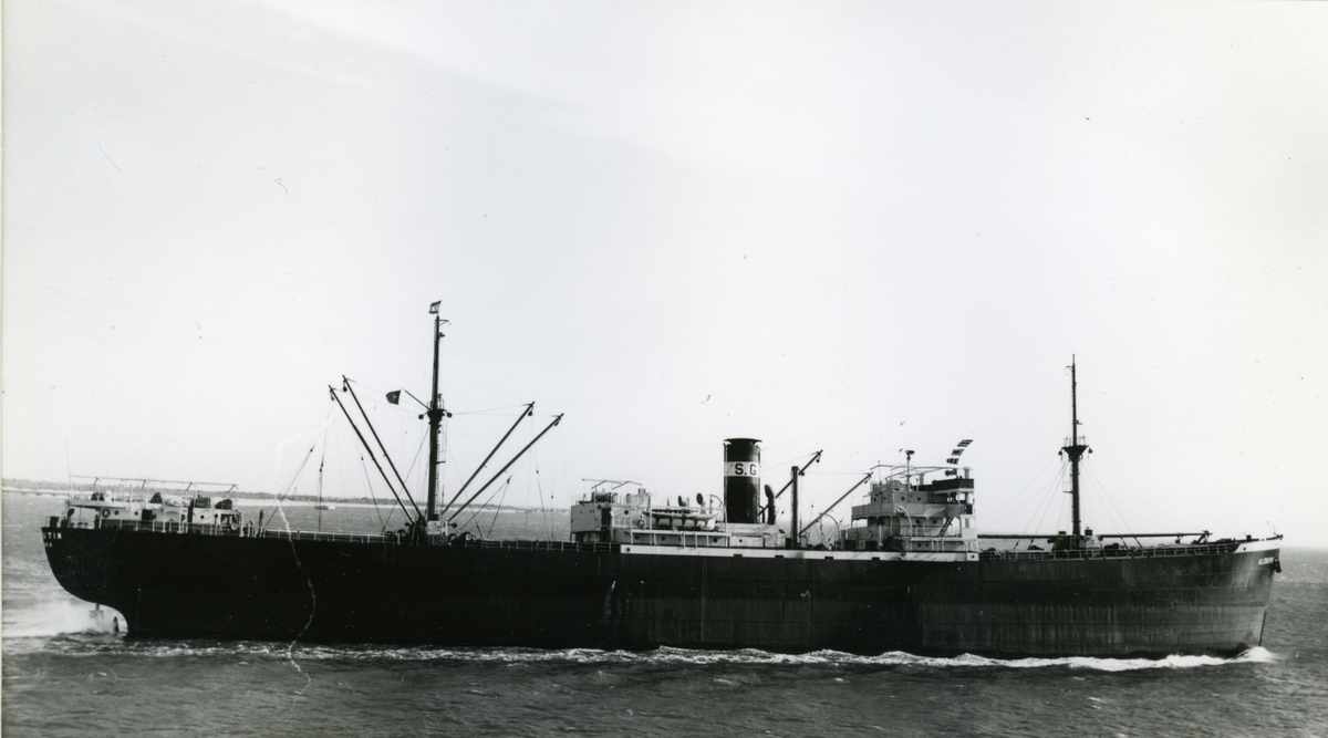 Ägare:/1946-71/: Sociedade Geral de Comércio, IndÃºstria & Transportes S.A.R.L. Hemort: Lisboa.
Ombygd 1946 av Estaleiro Naval da A.G.P.L., Lisboa.