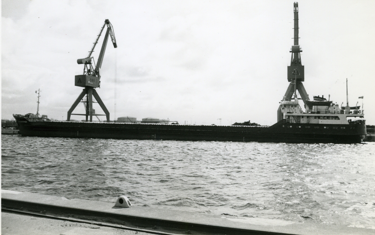 Byggd i Ryssland.
Ägare: S.S.S.R.-North-Western River Shipping Co. Hemort: Leningrad.