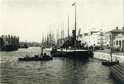 Foto från inre hamnen i Gävle 1903.