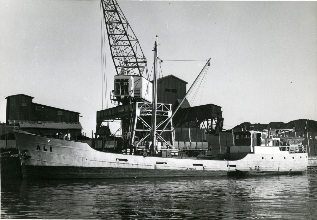 Ägare/:1939-61/: A. Bakker. Hemort: Veendam.