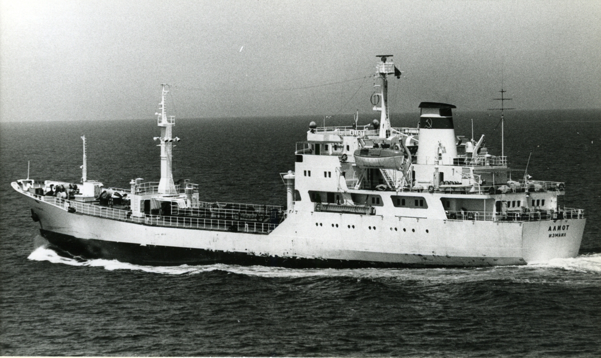 Ägare:/1970-75/: S.S.S.R.-Soviet Danube Shipping Co. Hemort: Izmail.