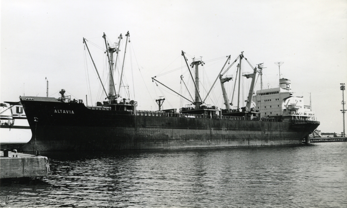 Ägare:/1971-79/: Altavia Reederei Hermann Dauelsberg & Co. Hemort: Bremen.