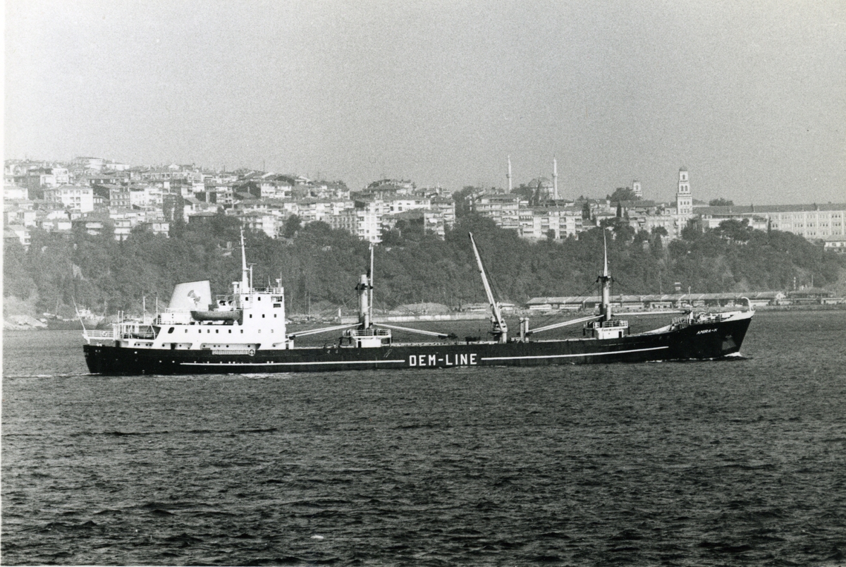 Ägare:/1973-82/: Star Steamship S.A.L. Hemort: Beirut.