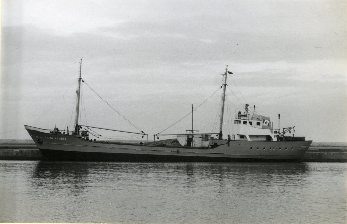 Ägare:/1957-60/: Reederei Heinrich Schütt. Hemort: Itzehoe.