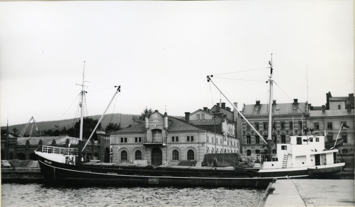 Ägare:/1930-63/: W. Julius Penns. Hemort: Hamburg.
