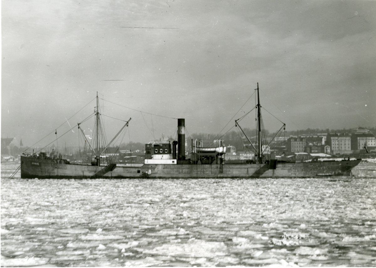 Ägare:/1904-17/: Rederi A/B. Edgar. Hemort: Landskrona.