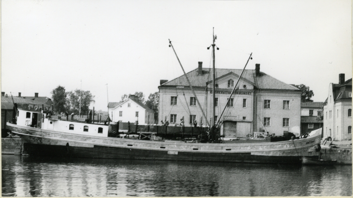 Ägare:/1952-61/: Cornelis Karel. Hemort: Delfzilj.