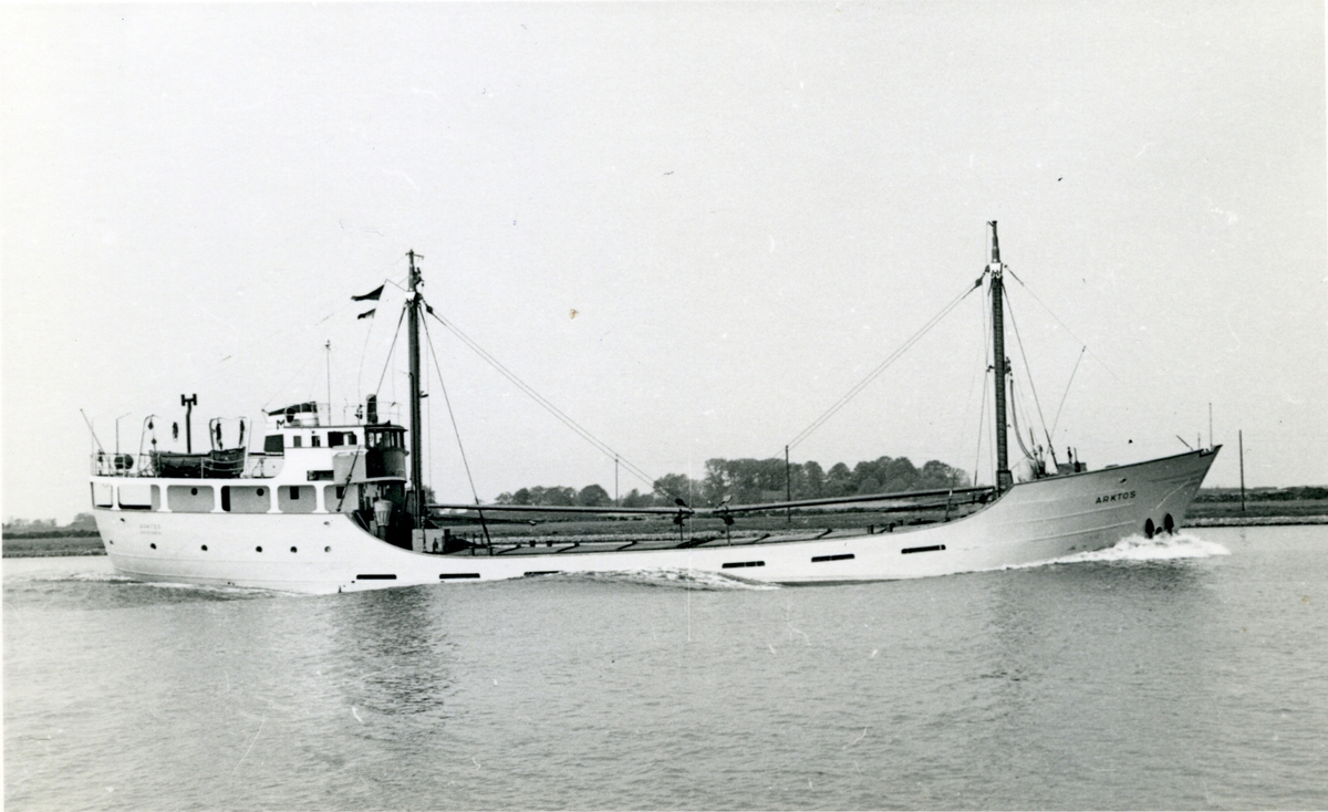 Ägare:/1952-56/: Ferdinand Müller. Hemort: Bremen.