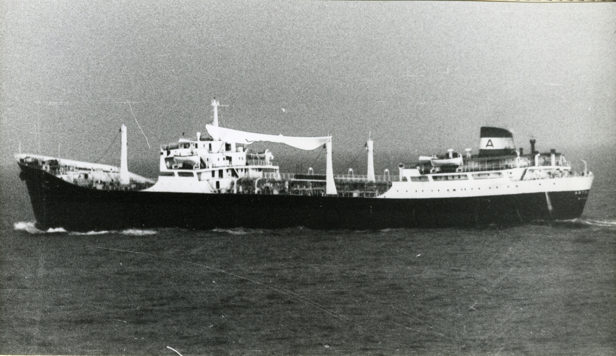 Ägare:/1966-73/: Naviera Artola S.A. Hemort: Bilbao.