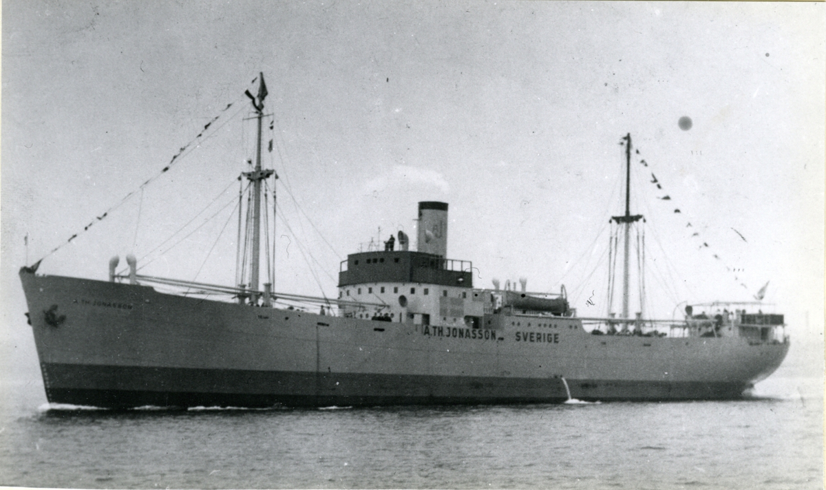 Ägare:/1942-50/: Rederi AB A. Th. Jonasson. Hemort: Råå.