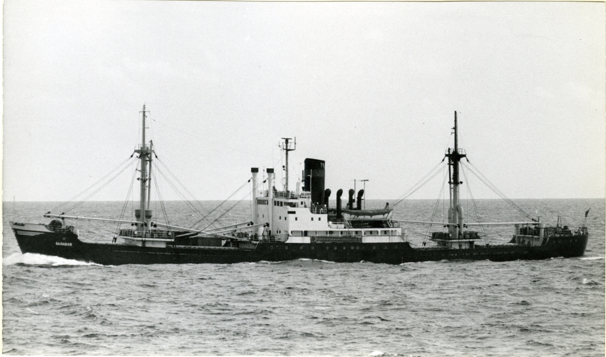 Ägare:/   -85/: S.S.S.R. - Latvian Shipping Co. Hemort: Riga.