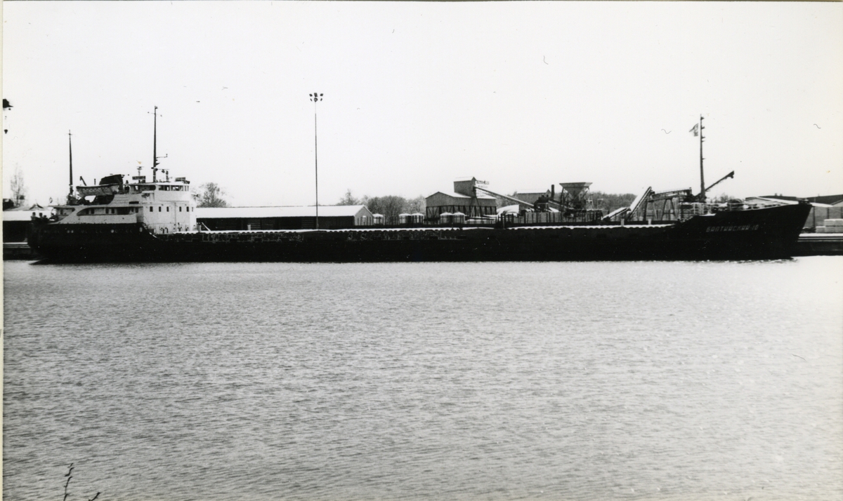 Ägare: S.S.S.R. - Western River Shipping Co. Hemort: Kaliningrad.