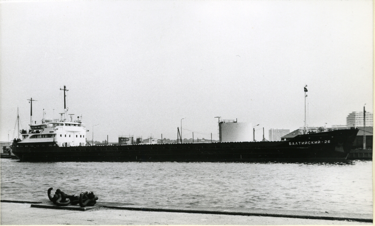 Ägare:/1965-90/: S.S.S.R. - North-Western River Shipping Co. Hemort: Leningrad.