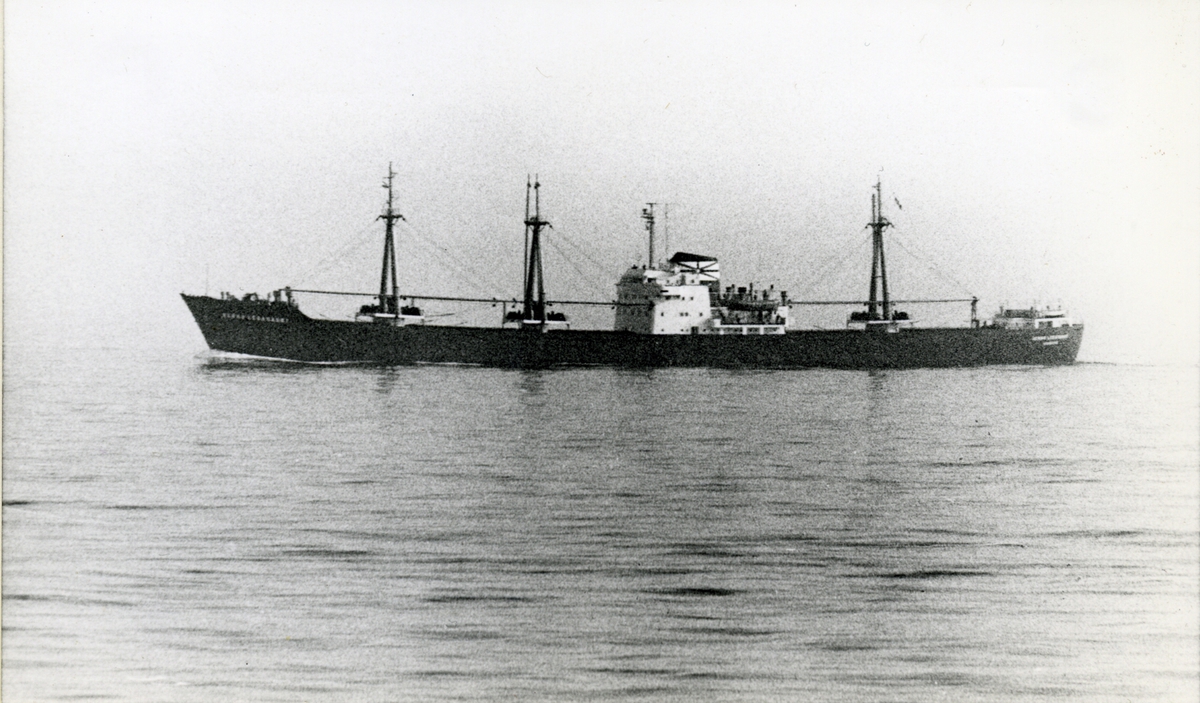 Ägare:/1955-71/: Partenreederei M/S Bernd Leonhardt. Hemort: Hamburg.