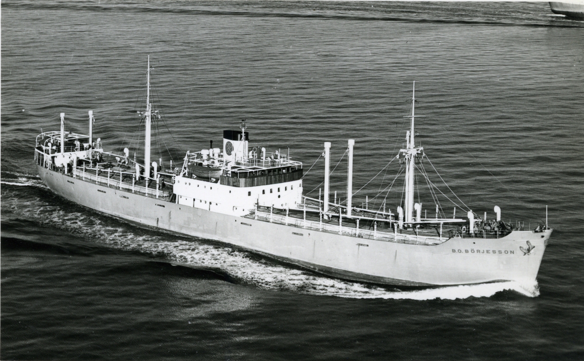 Ägare:/1946-58/: Rederi AB Activ. Hemort: Hälsingborg.