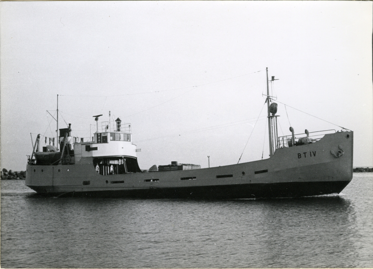 Ägare:/1937-72/: AB Bensintransport. Hemort: Stockholm.