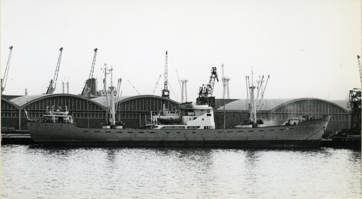 Ägare:/1960-72/: Auxiliar de Transportes Maritimos S.A. Hemort: Gijon.
