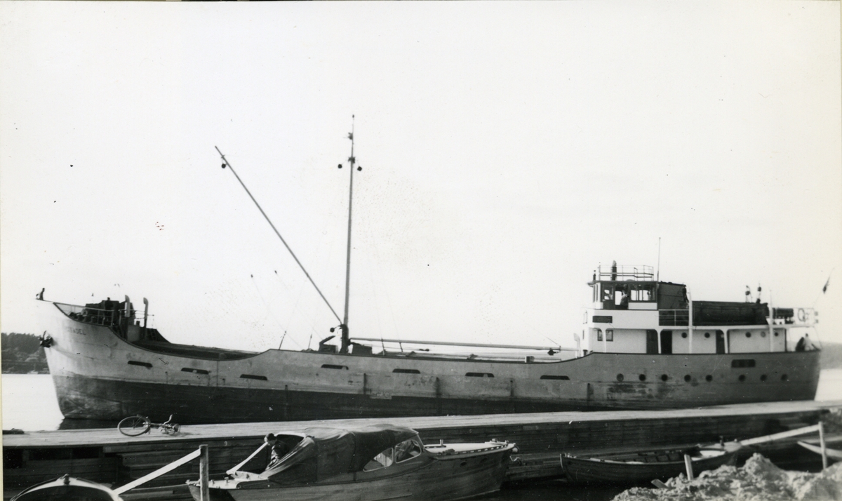 Ägare:/1950-71/: R. Huizenga. Hemort: Groningen.