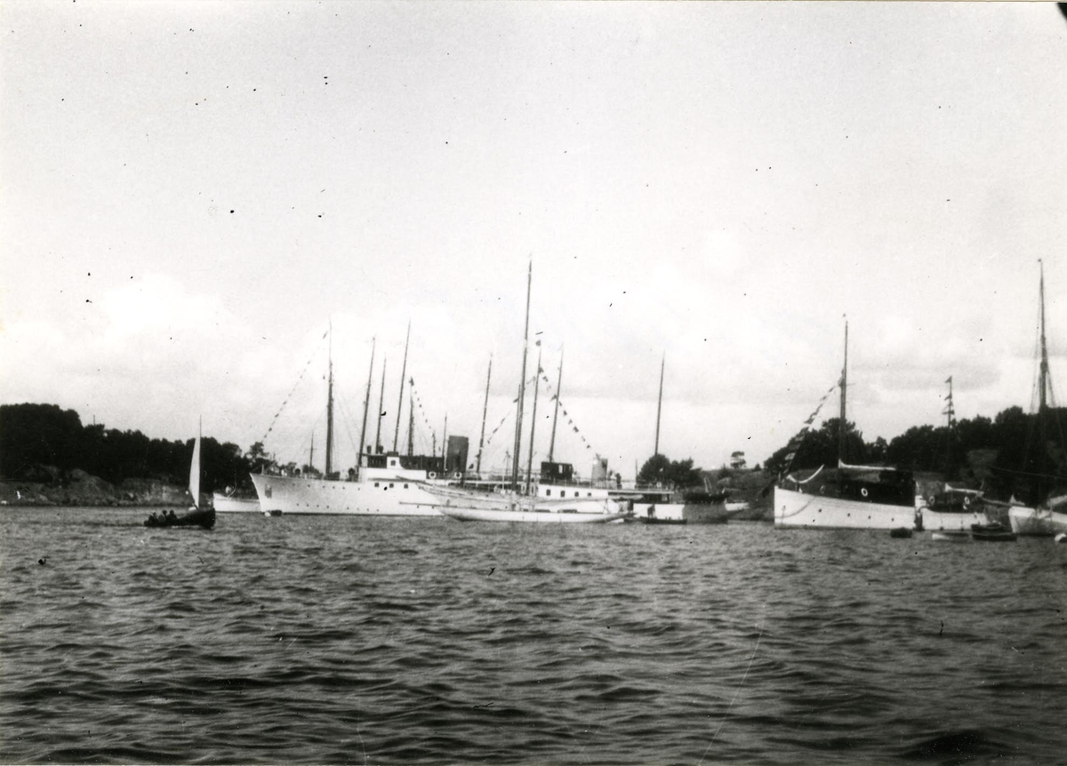 Båtar utanför Kroksö, Sandhamn, Europaveckan 1930.