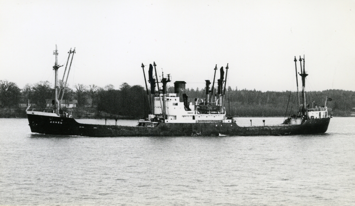 Ägare:/  -84/: S.S.S.R. - Northern Shipping Co. Hemort: Arkhangelsk.