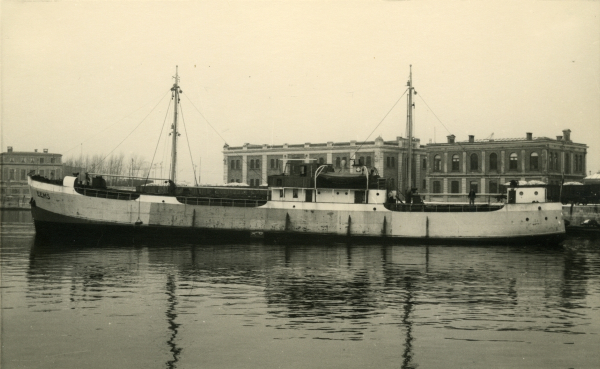 Ägare:/1935-52/: Coenraad Bos. Hemort: Delfzilj.