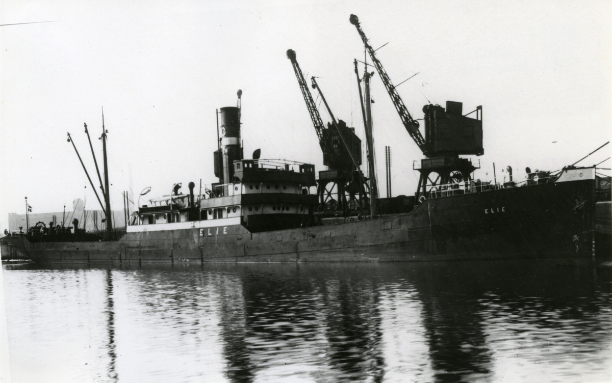 Ägare:/1921-44/: A/S Dampskibsselskabet Dania. Hemort: Esbjerg.