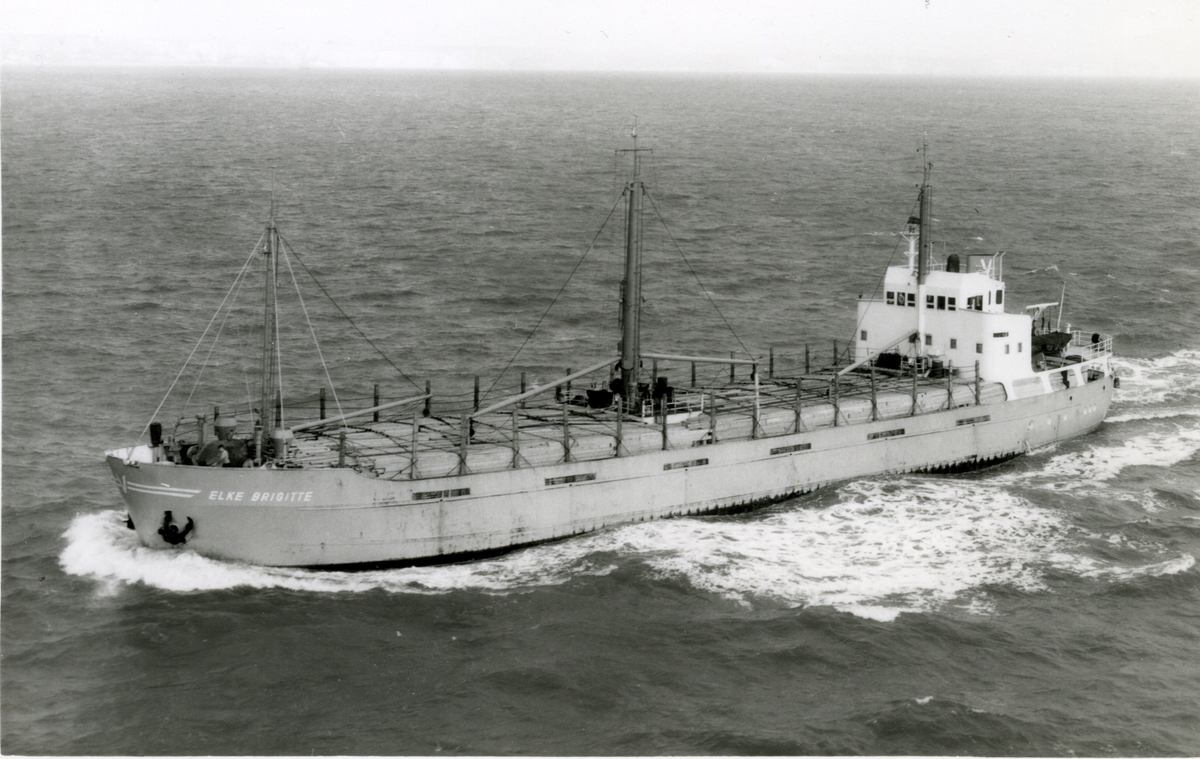 Ägare:/196 -72/: ett partrederi, Huvudredare: Irmgard Vollmers. Hemort: Hamburg.