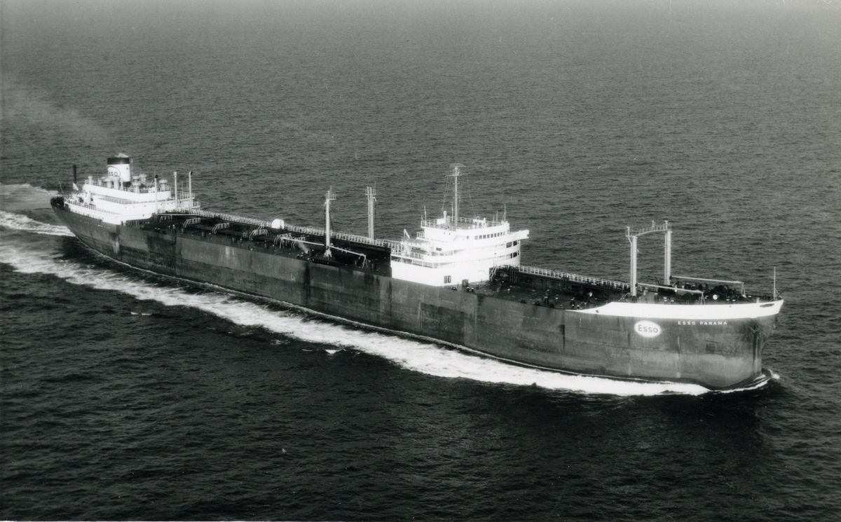 Ägare:/1965-76/: Esso Transport & Tanker Co. Inc. Hemort: Panama.