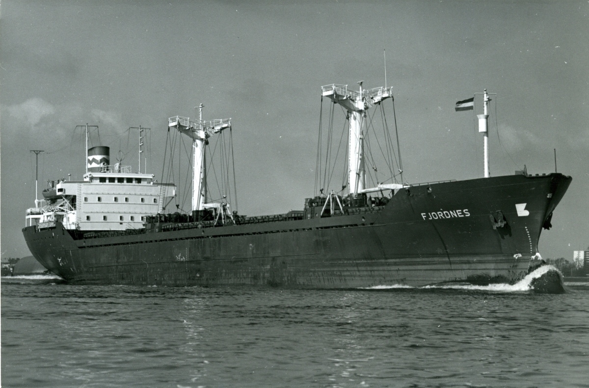 Ägare:/1972-77/: A/S Kristian Jebsens Rederi. Hemort: Bergen.