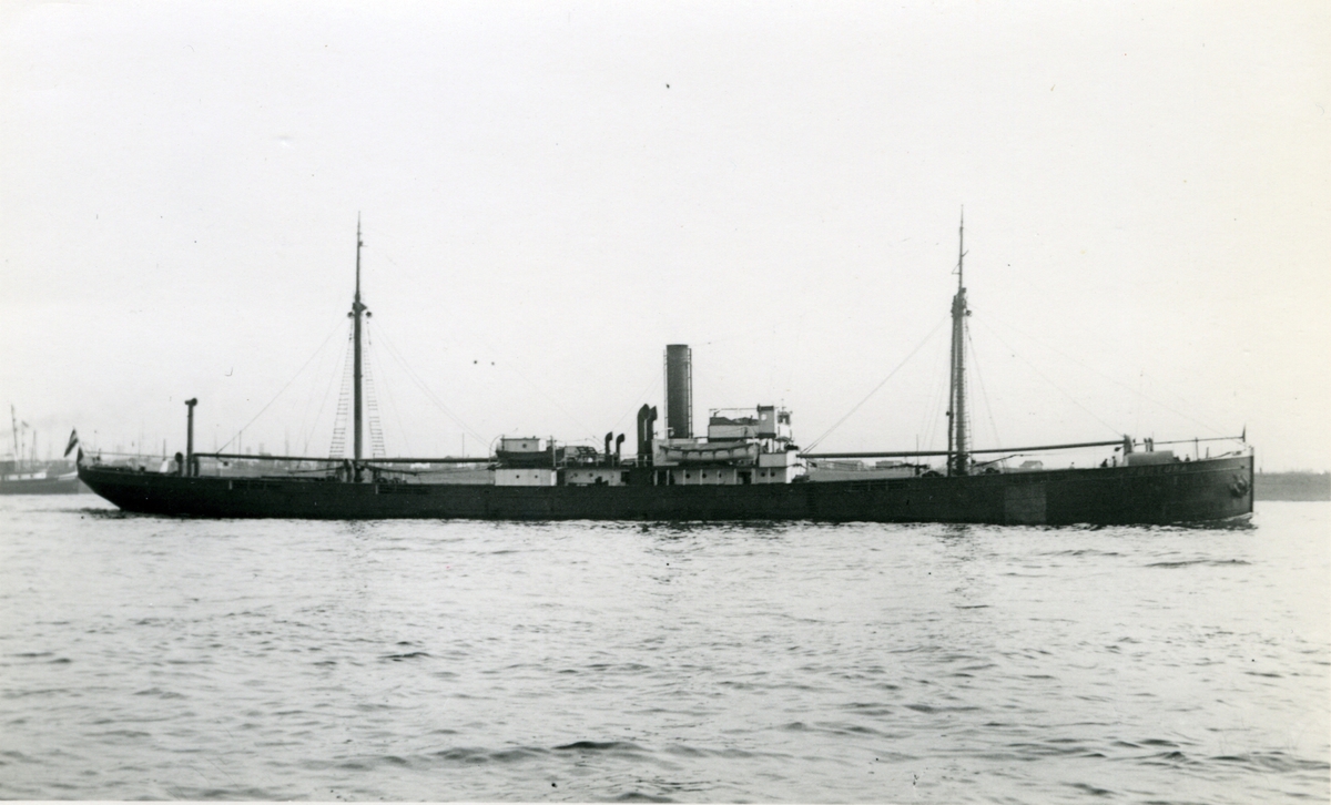 Ägare:/1939-43/: E. Behnke. Hemort: Hamburg.