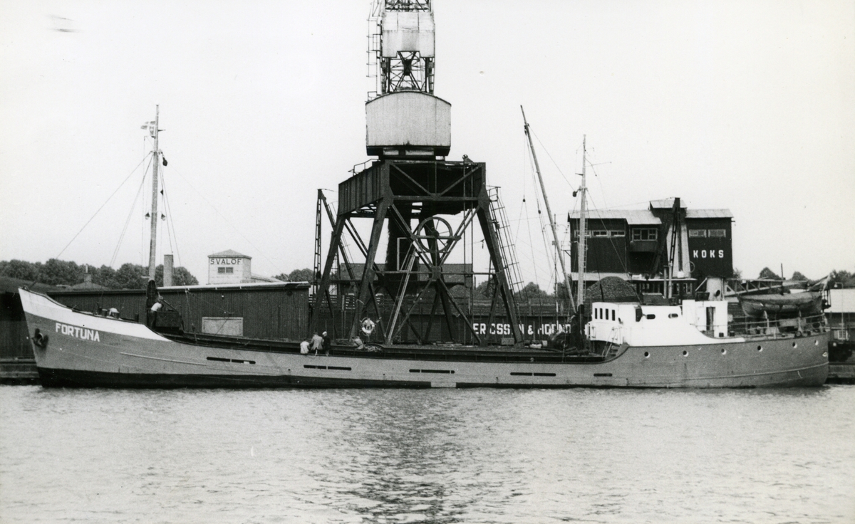 Ägare:/1955-62/: L. Bakker. Hemort: Groningen.