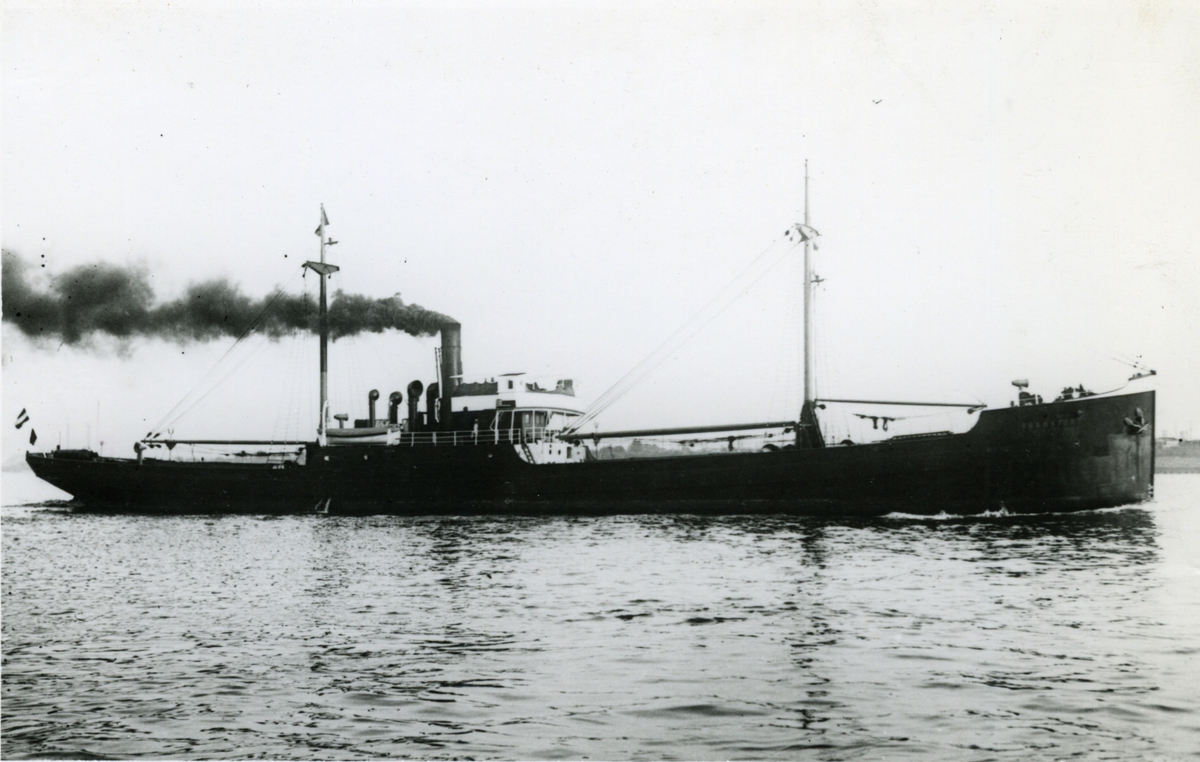 Ägare:/1938-45/: Schiffahrt- & Assekuranz-Ges. E. Russ & Co. Hemort: Hamburg.