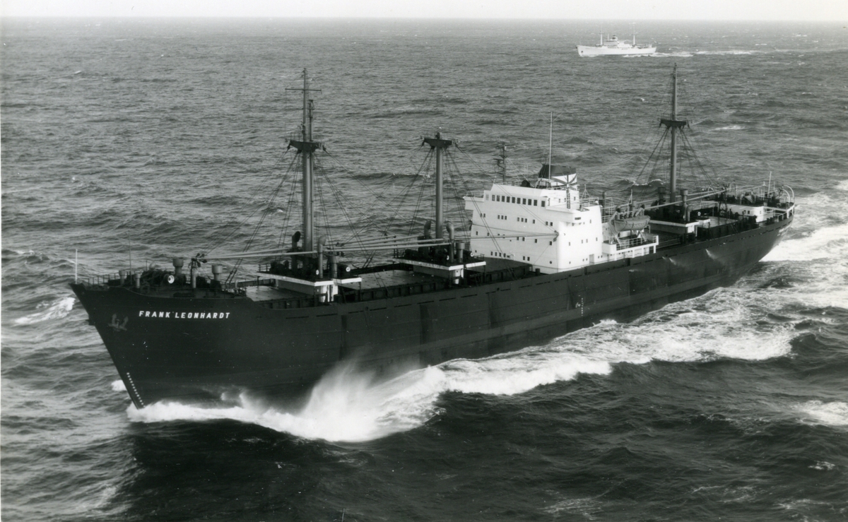 Ägare:/1955-72/: Partenreederei M/S Frank Leonhardt. Hemort: Hamburg.