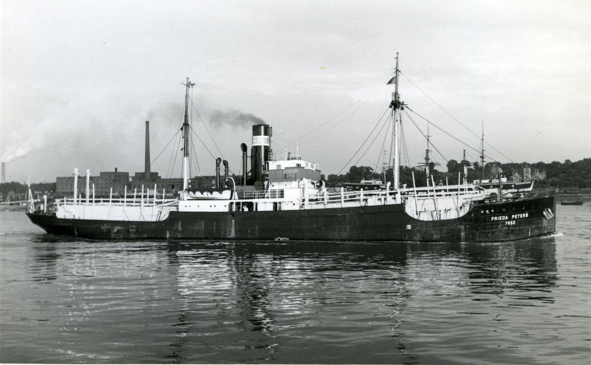 Ägare:/1951-66/: Reederei H. Peters. Hemort: Hamburg.