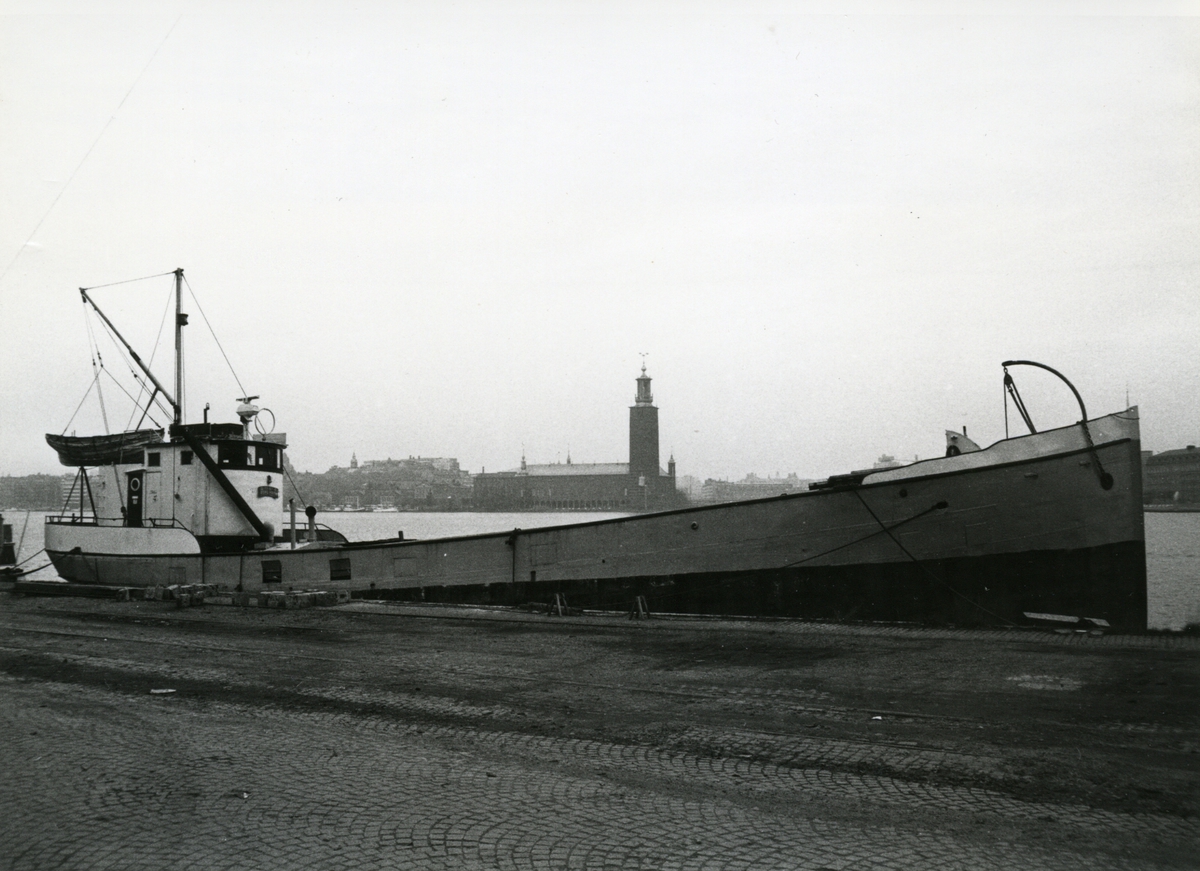 Ägare:/1974-78/: Lars-Åke Hartzell. Hemort: Ronehamn.