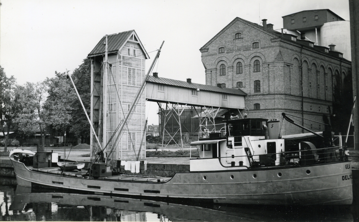Ägare:/1957-70/: J. Fekkes. Hemort: Delfzijl.