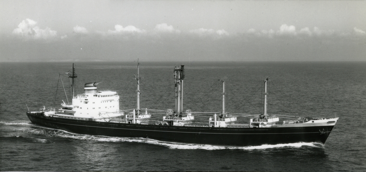 Ägare:/1963-73/: N.V. Nederlandsch-Amerikaansche Stoomvaart Mij. Hemort: Rotterdam.