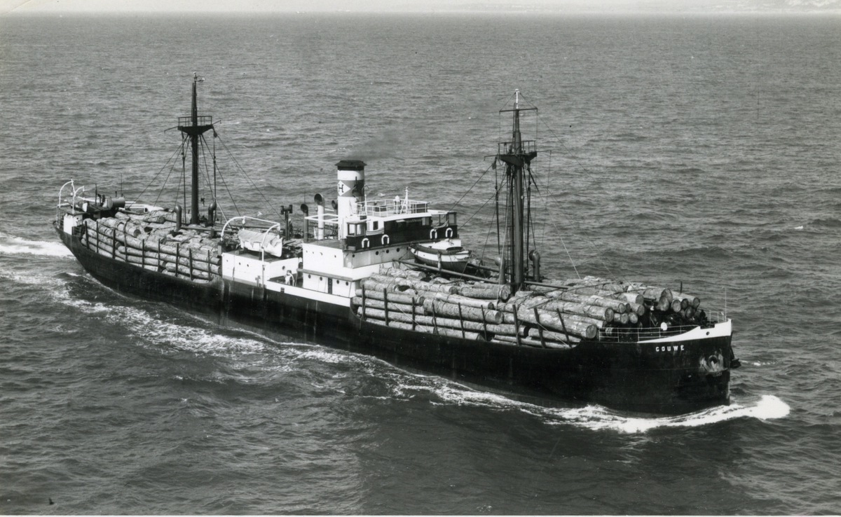 Ägare:/1927-56/: N.V. Houtvaart. Hemort: Rotterdam.