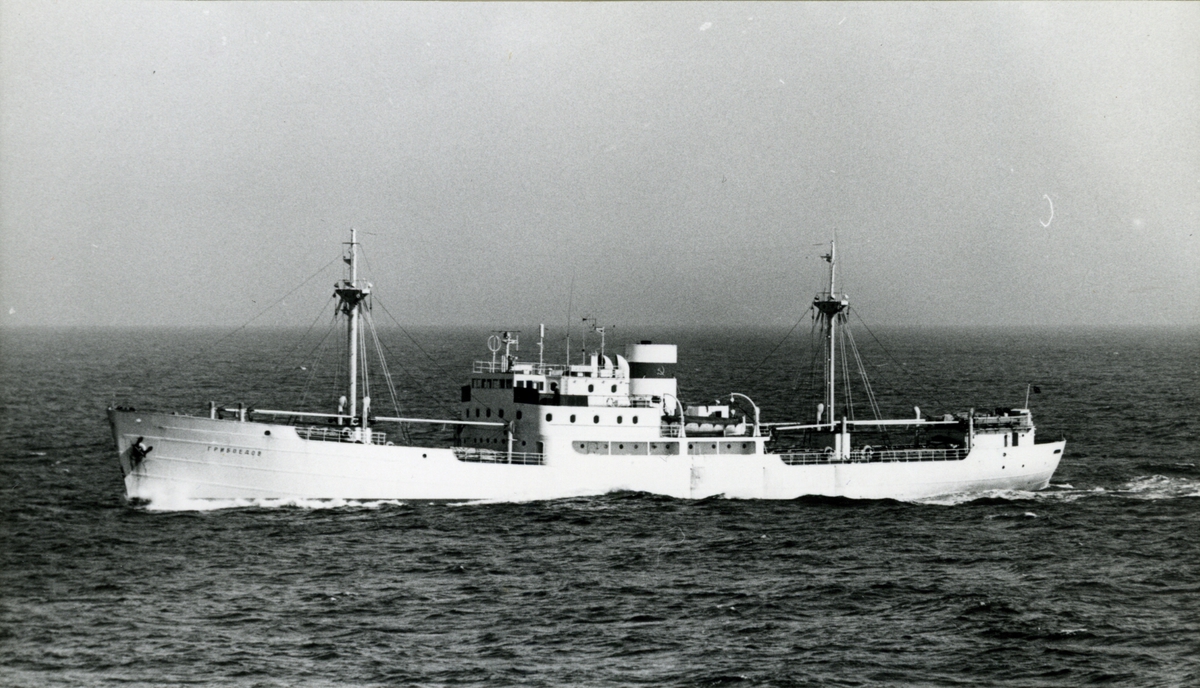 Ägare:/1945-72/: S.S.S.R. - Baltic Shipping Co. Hemort: Leningrad.