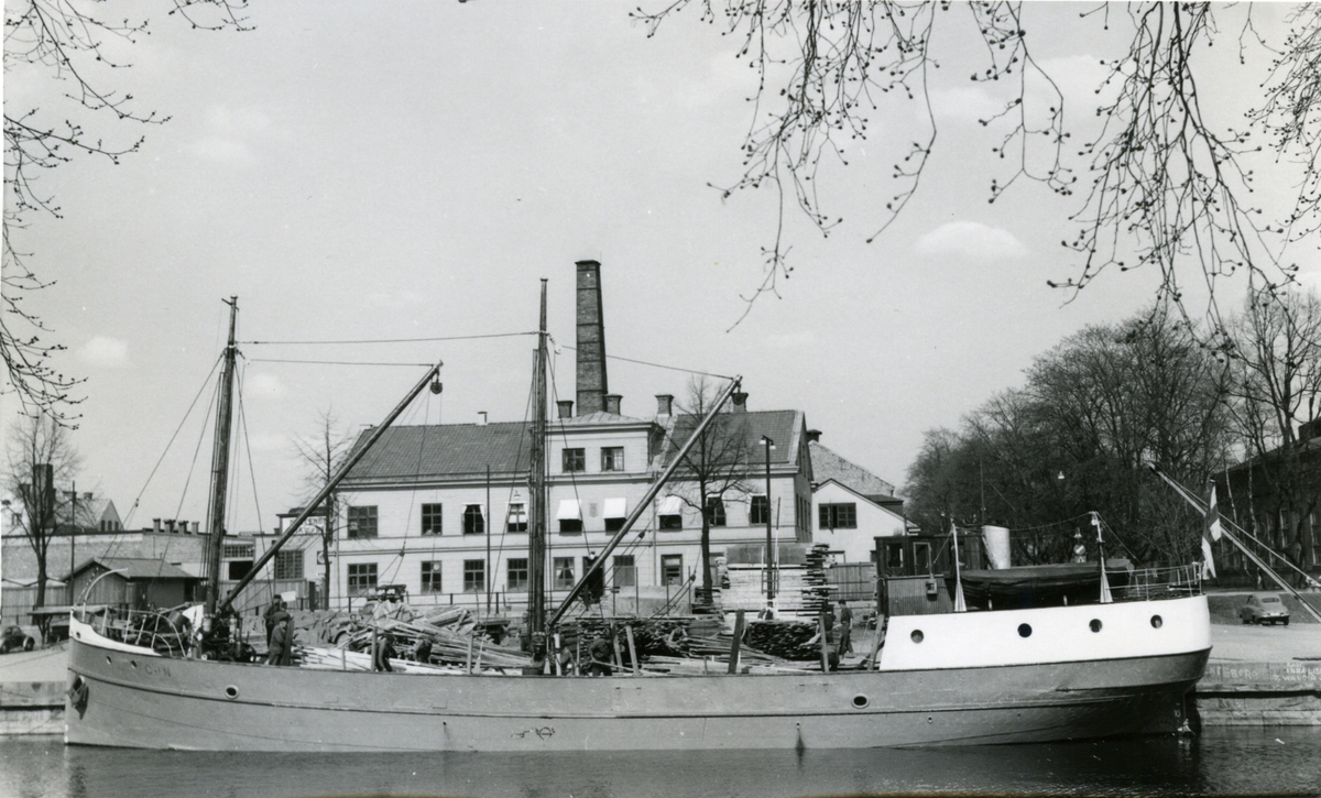 Ägare:/1959-62/: ett partrederi, Huvudredare: Ture Åkerberg. Hemort: Mariehamn.