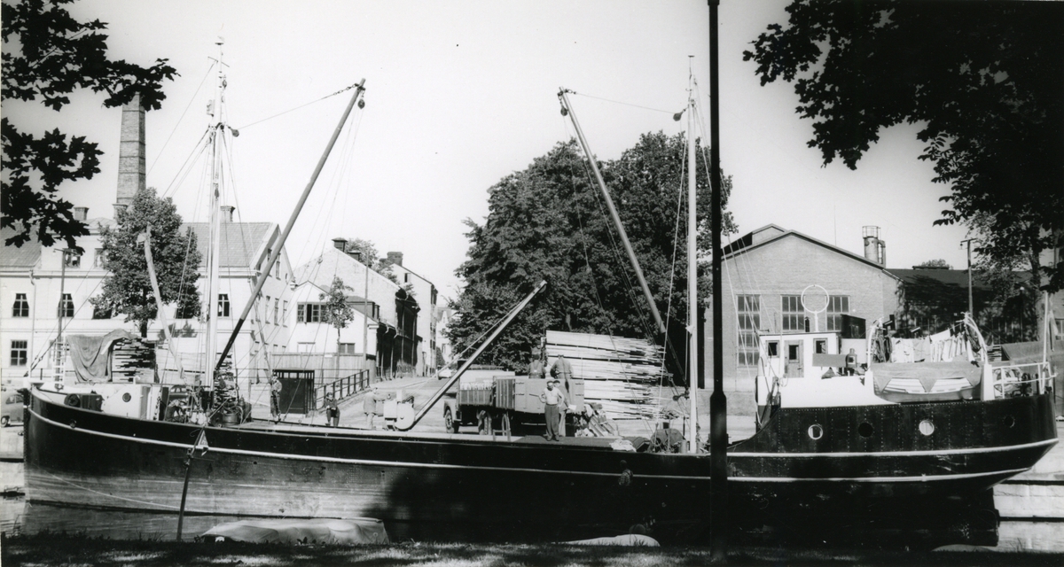 Ägare:/1955-67/: G.A. Pettersson. Hemort: Höviksnäs.