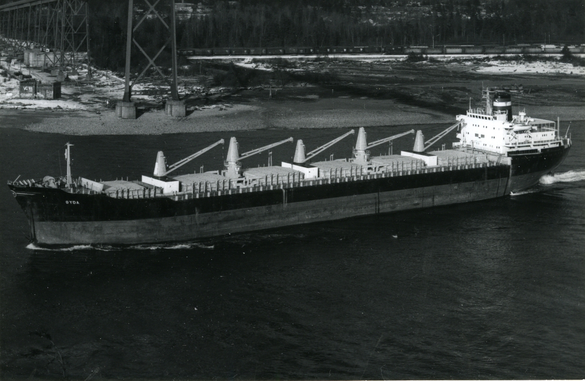 Ägare:/1967-74/: A/S Dampskibsselskabet Torm. Hemort: Köbenhavn.