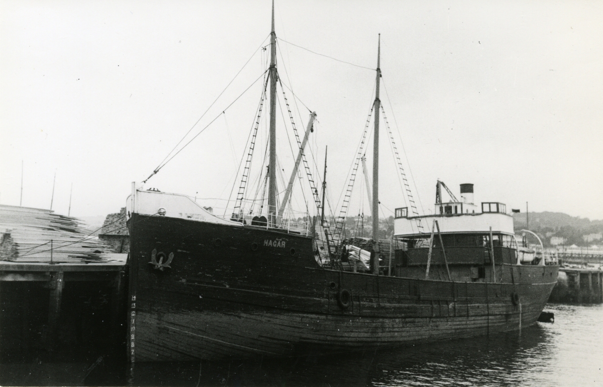 Ägare:/193 -37/: Rederibolaget Hagar. Hemort: Mariehamn.